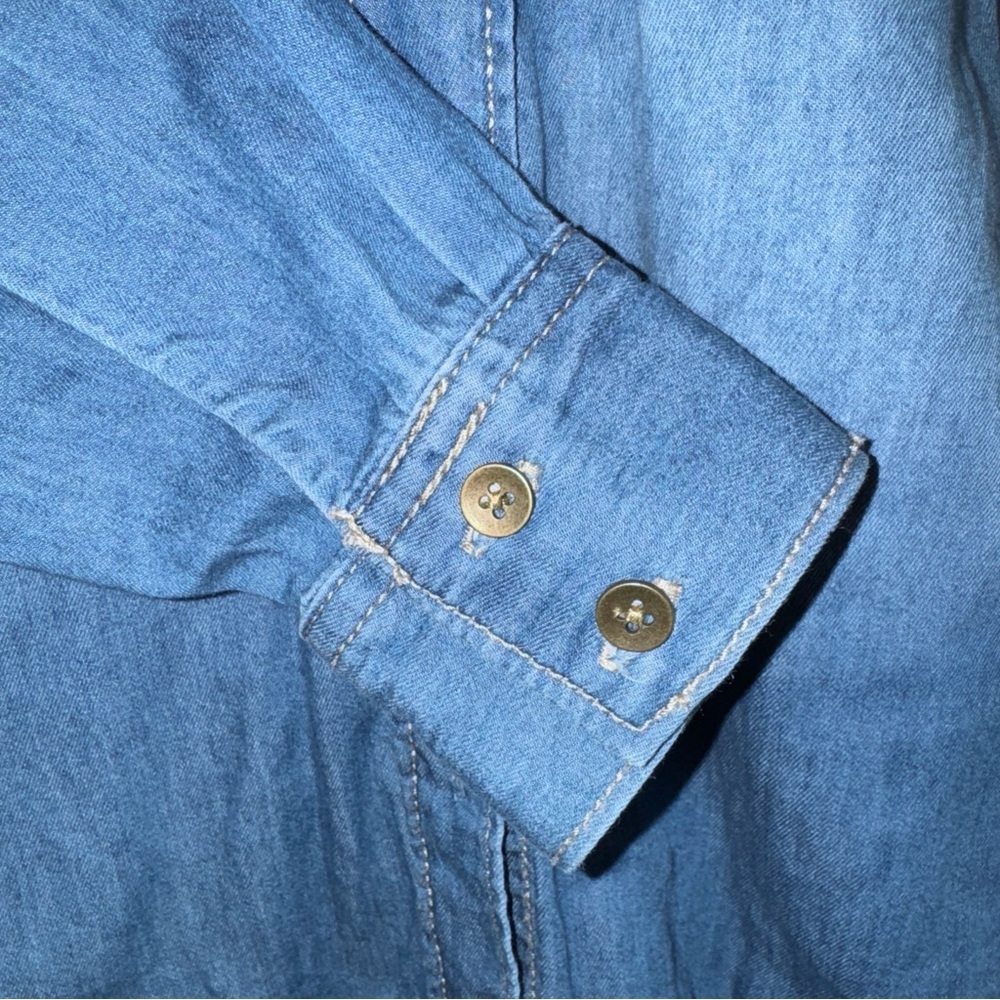 NWT Mudd Women's Denim Top Size S Light Wash Long Sleeve Button-Up Studded - Picture 4 of 11